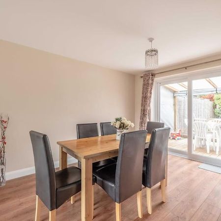 3-Bed Family Home With Parking & Large Garden Windsor Eksteriør billede