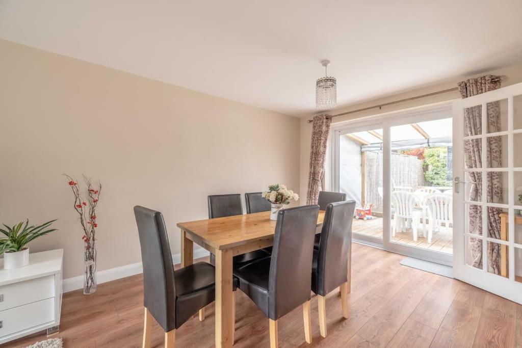 3-Bed Family Home With Parking & Large Garden Windsor Eksteriør billede