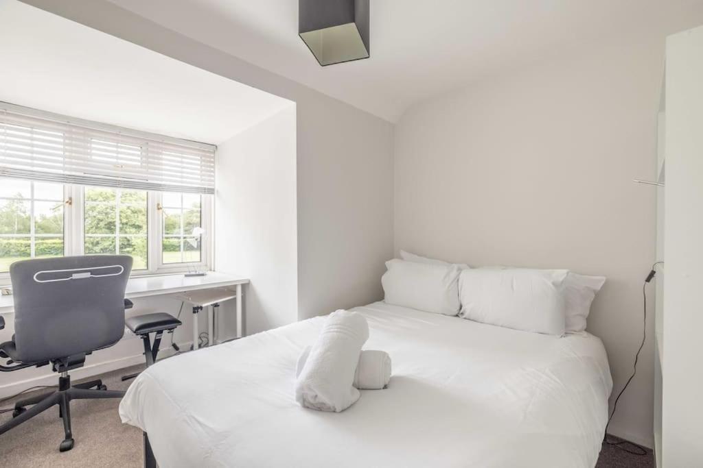 3-Bed Family Home With Parking & Large Garden Windsor Eksteriør billede