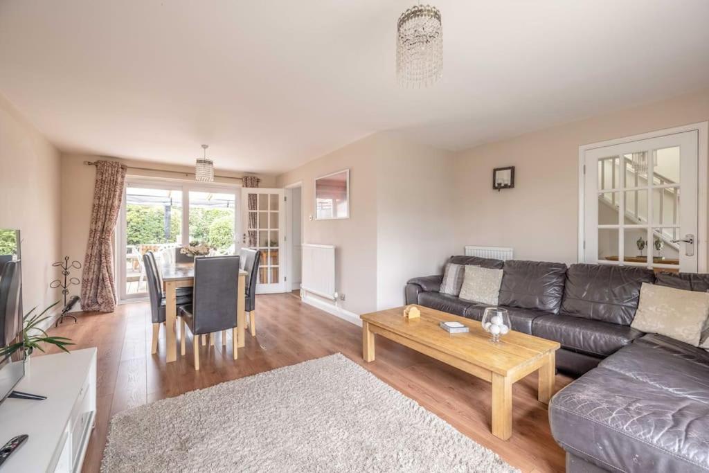 3-Bed Family Home With Parking & Large Garden Windsor Eksteriør billede