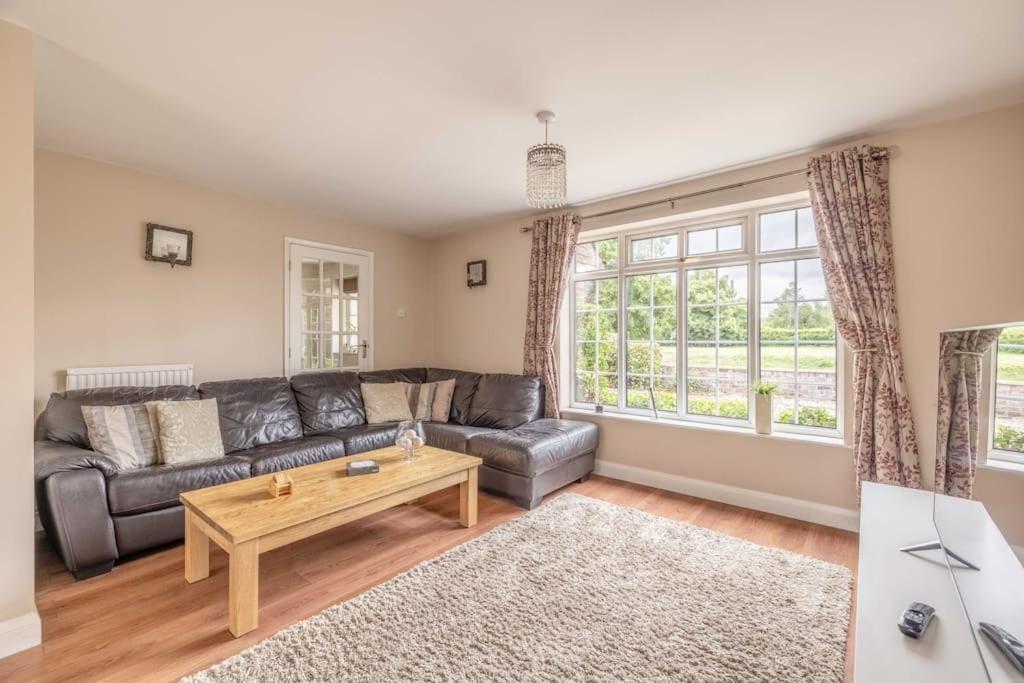 3-Bed Family Home With Parking & Large Garden Windsor Eksteriør billede