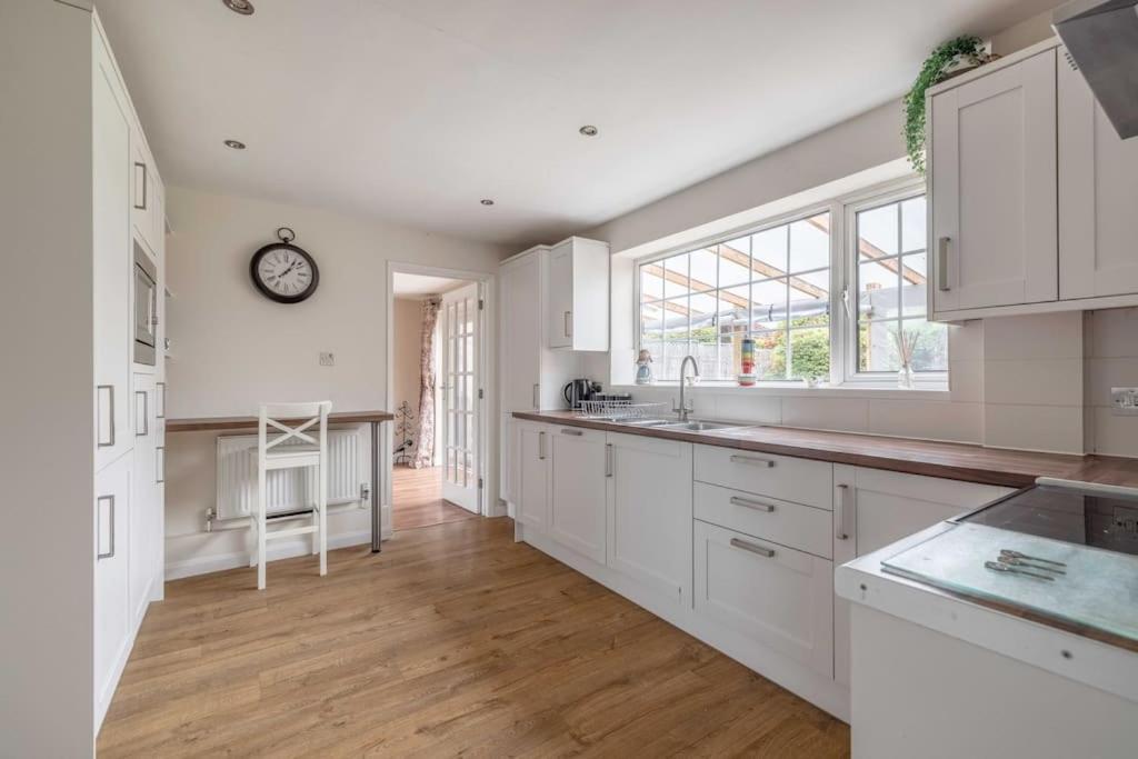 3-Bed Family Home With Parking & Large Garden Windsor Eksteriør billede